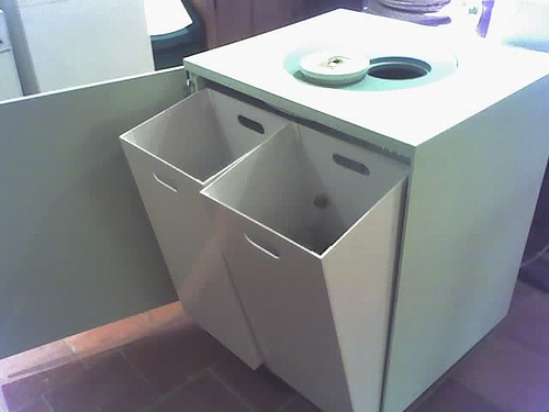 Ingenious recycling bin